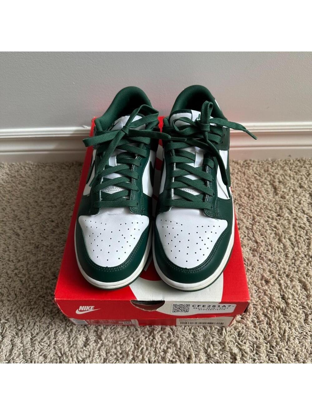 Nike Dunk Low Sneakers Spartan Green White Mens 9.5 2021 Michigan State USA Shoe